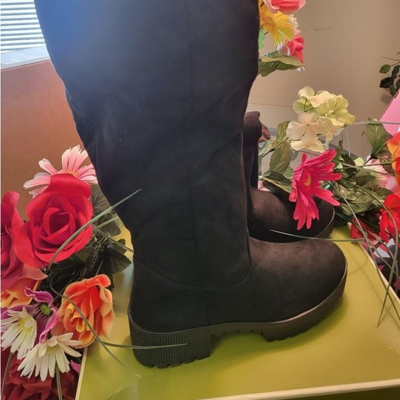 Rouge Knee-High Boots - Picture 4 of 6